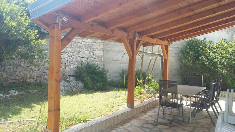 Garden and covered terrace.