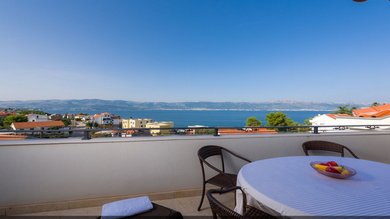 Apartment in the attic on the island of Ciovo in Croatia for sale - Panorama Scouting.