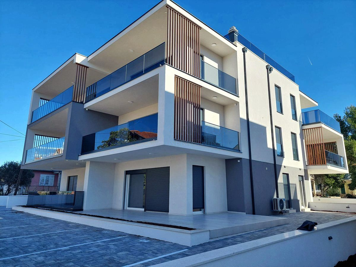 Finished residential building with wooden slats in Srima near Vodice
