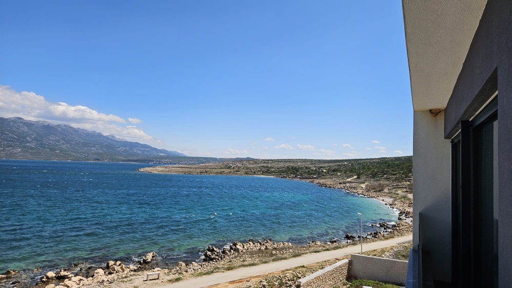 Swimming pool on the roof terrace directly by the sea.