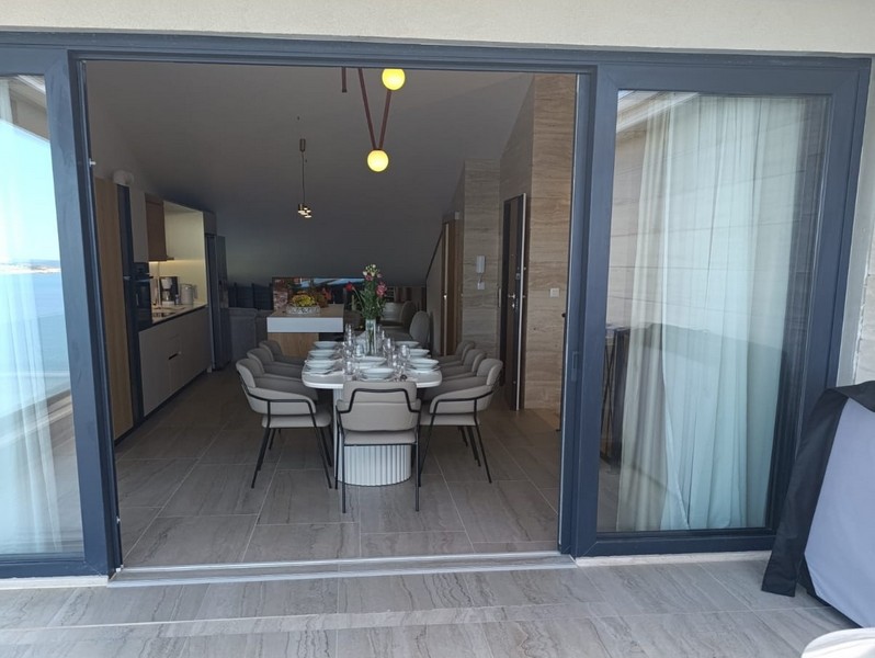 View of the modern terrace and the sea in Croatia - Panorama Scouting.