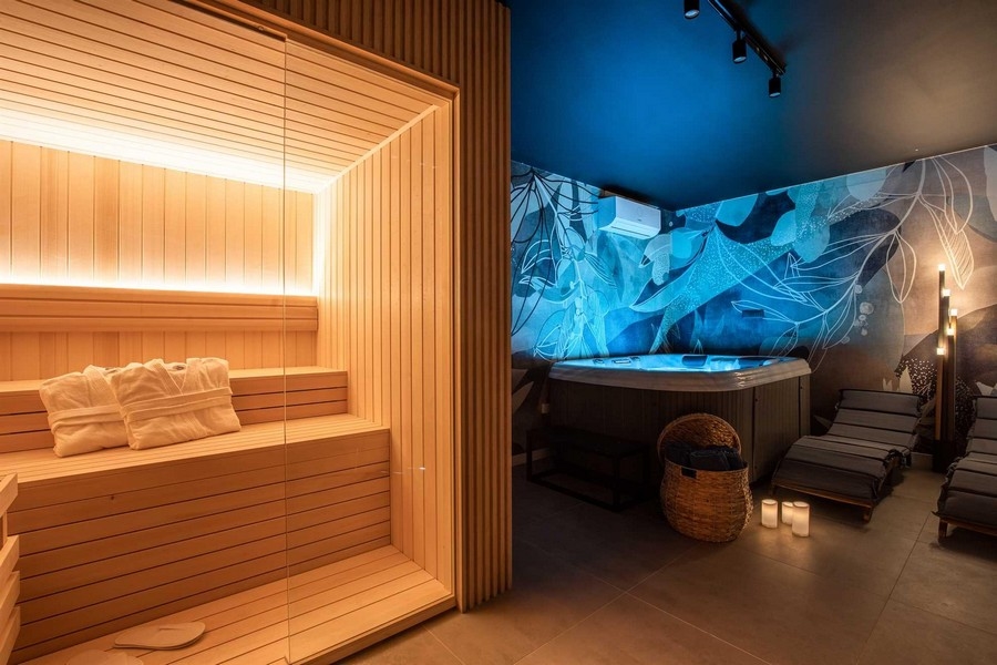 Wellness area with sauna and whirlpool.
