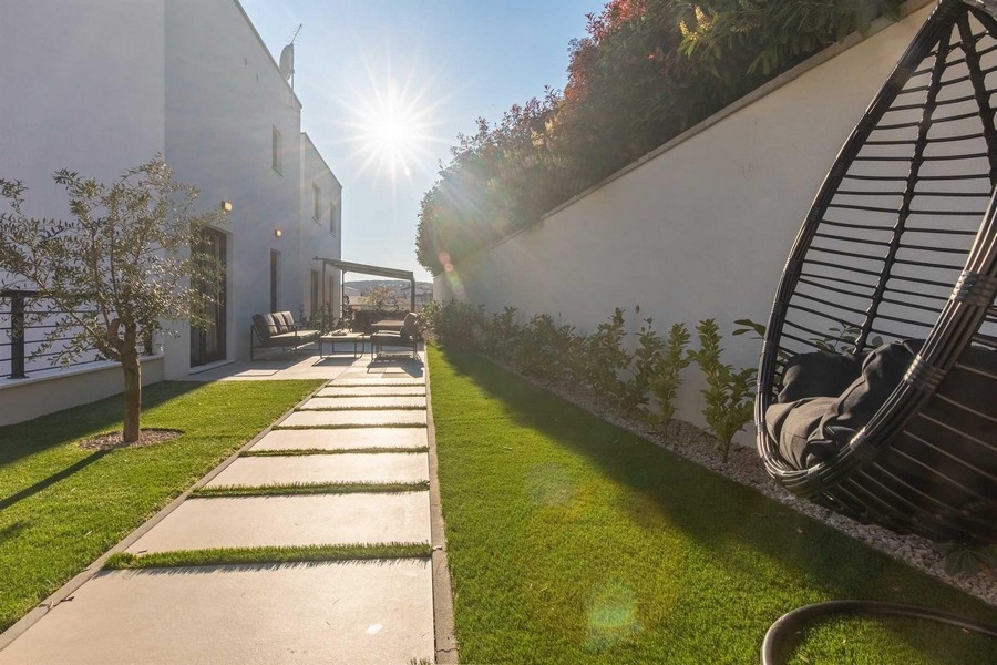 Attractive, well-kept garden of apartment A2905 (property in Krk town).