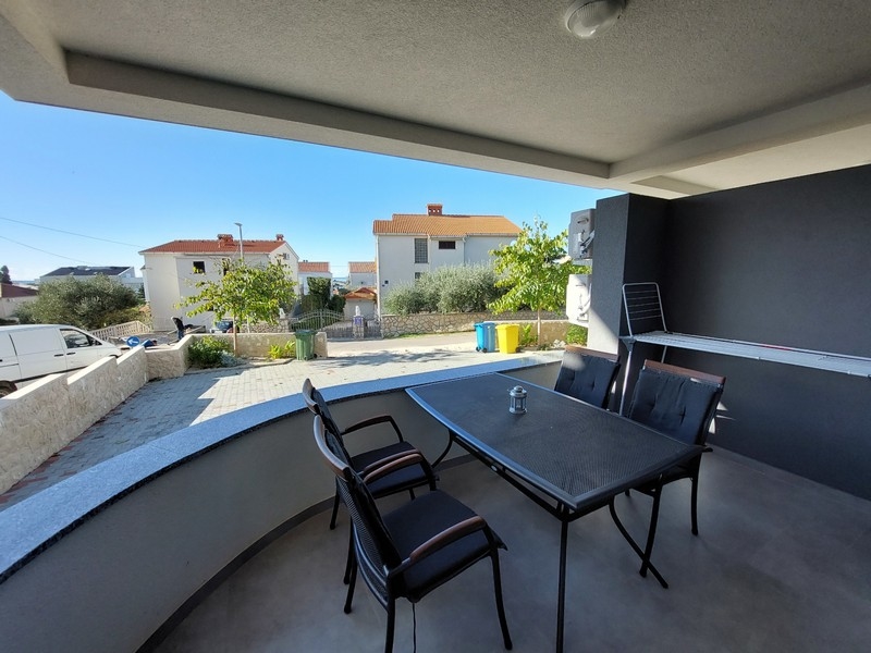 Apartment with a spacious terrace - Real Estate Croatia