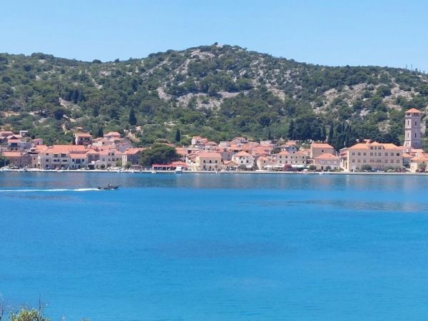 Real Estate Croatia: Charming house in Tisno overlooking the Adriatic Sea