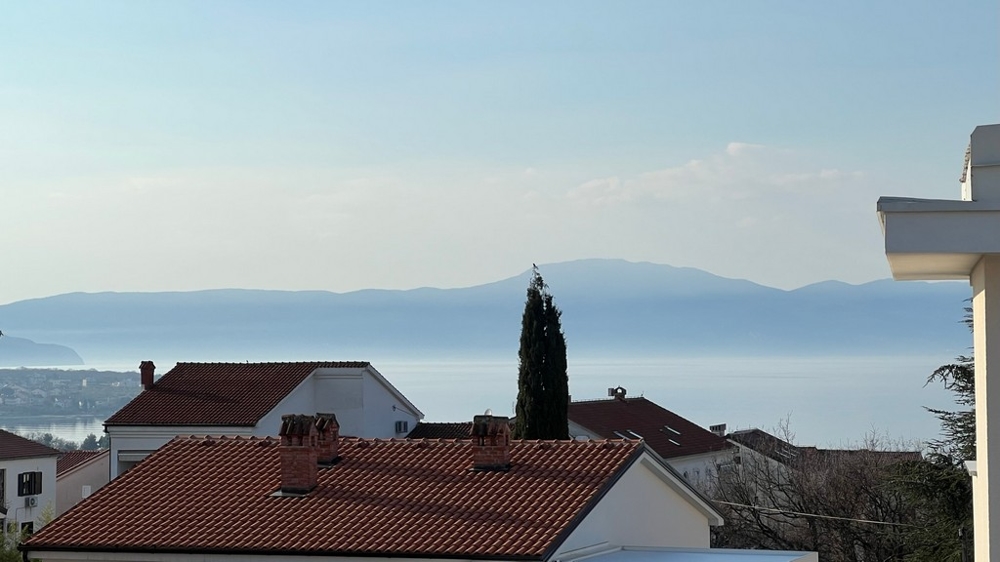 Panoramic view of the coast, underlining the privileged location of the property on Krk Island.