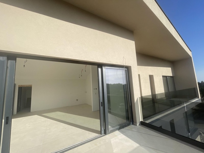 Terrace with glass balustrade in front of the living room