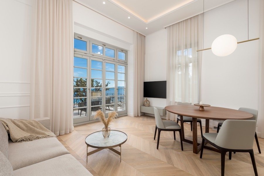 Living room with sea view of apartment A3367 - for sale in Opatija, Croatia.