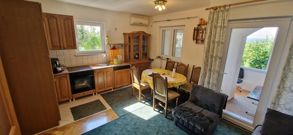 View of the kitchen and dining area of ​​the apartment.