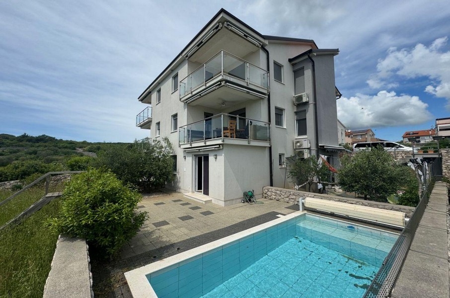 Buy properties with a pool in Croatia - Panorama Scouting A3440.