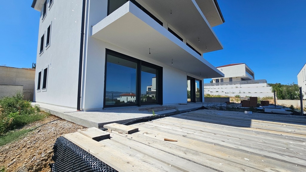 Terrace in front of the ground floor apartment in the new building A3480, shortly before completion
