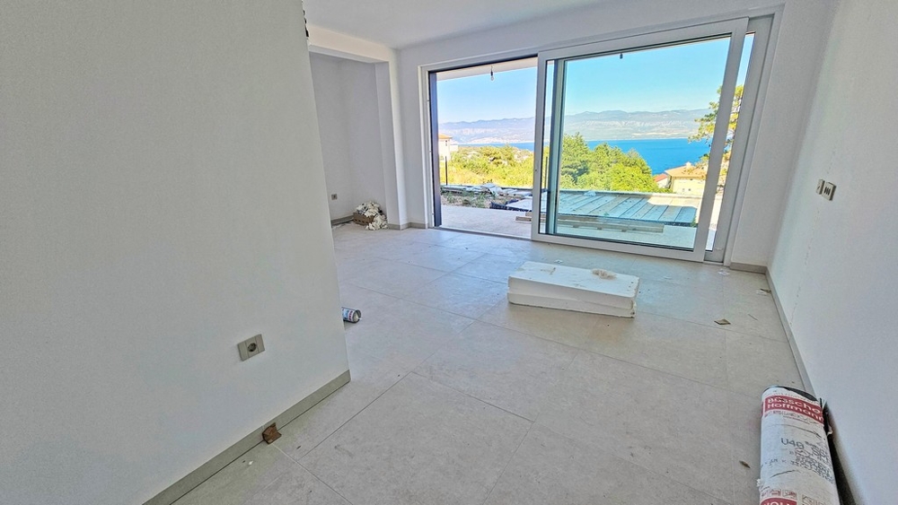 Living room with large sliding door and view of the sea, new apartment A3480