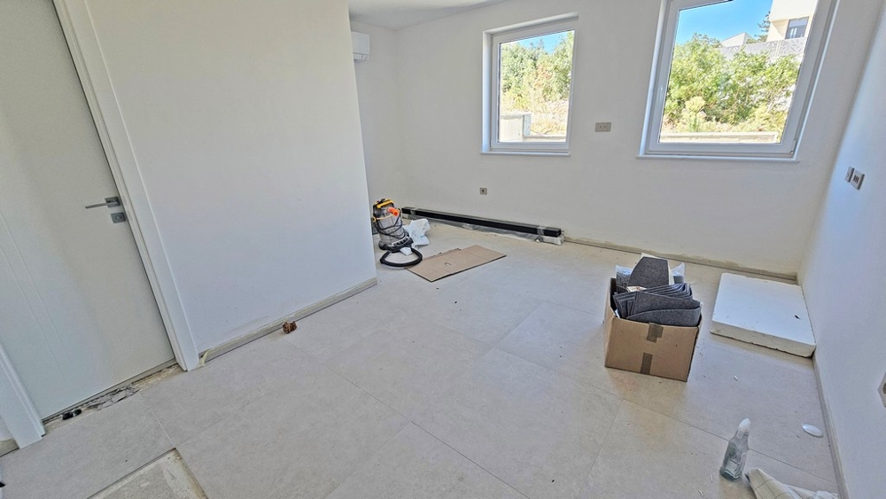 Bright room with two windows and a view of the countryside, new building A3481 soon to be completed
