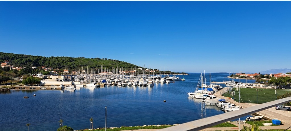 Seaside apartment on the island of Ugljan - beautiful sea view.