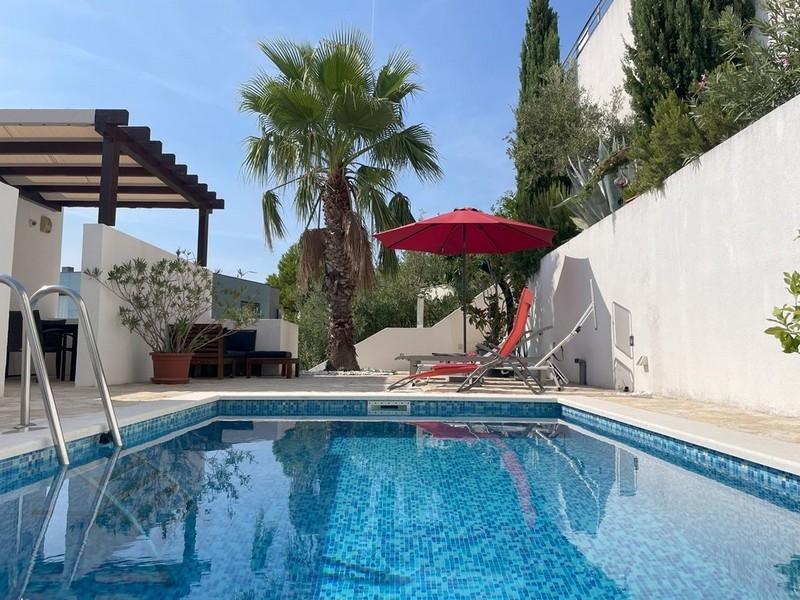 Swimming pool of the A3550 apartment in Croatia - Panorama Scouting.