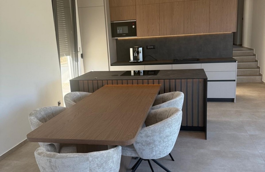 Kitchen with cooking island and integrated seating area