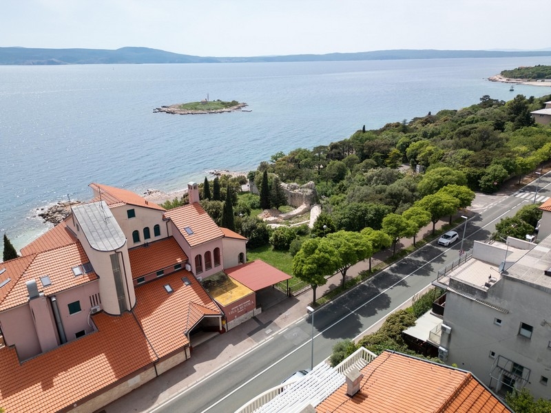 This property is only about 70 meters from the sea.
