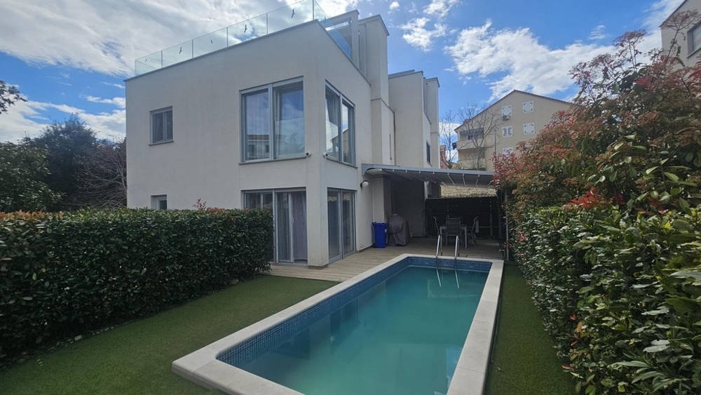 Buy an apartment with a pool in Croatia - Panorama Scouting.