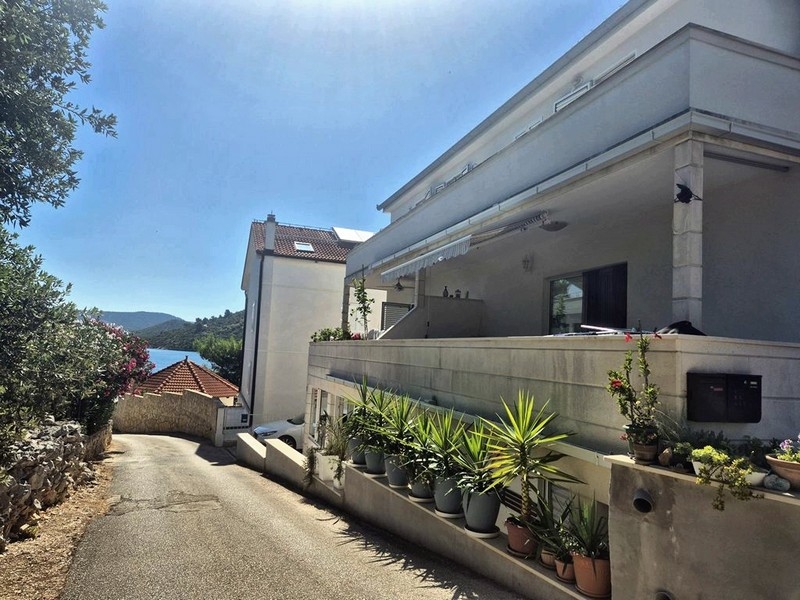 Ground floor apartment near the sea for purchase in Croatia - panorama scouting.
