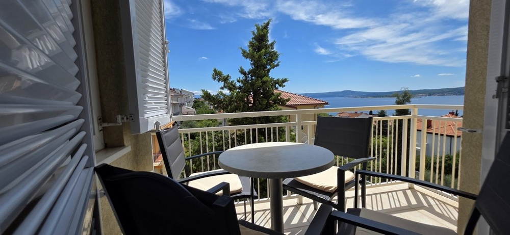 Balcony with table, chairs and sea views