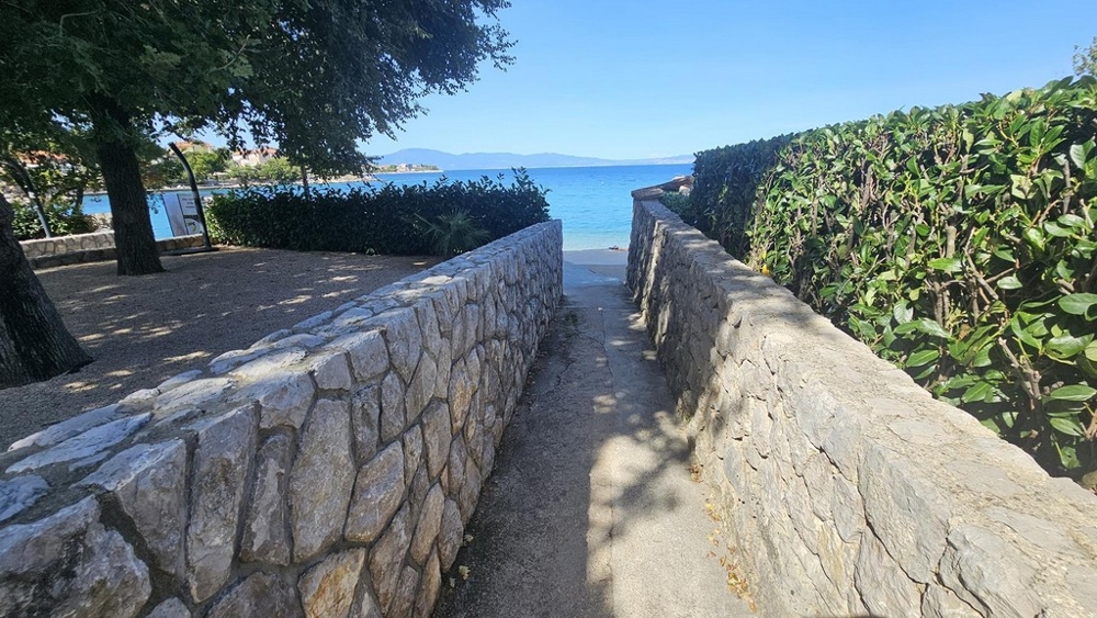 Way to the sea from the property A3748 on the island of Krk in Croatia.