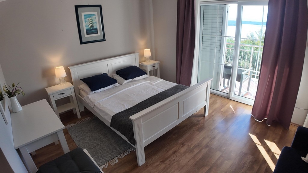 Double bed and view of the terrace