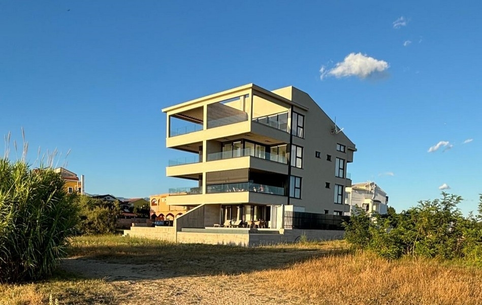 Modern seafront apartment for sale - Panorama Scouting.