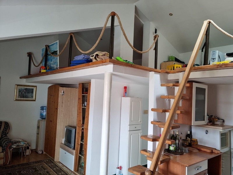 View of the practical gallery of apartment A3810 in Croatia.