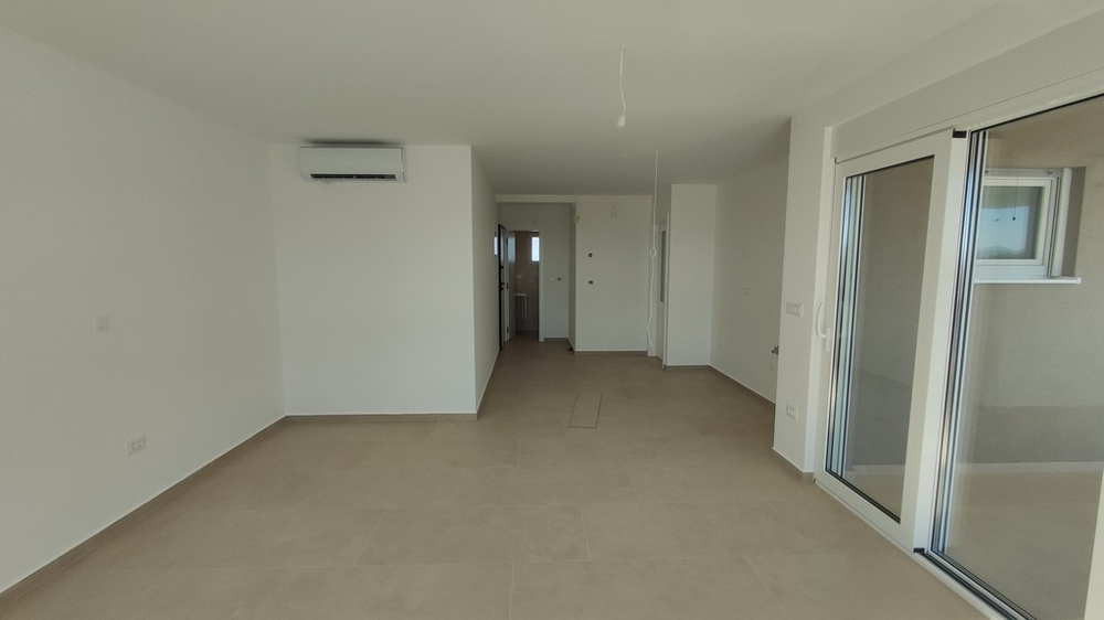 Living area with exit to the terrace