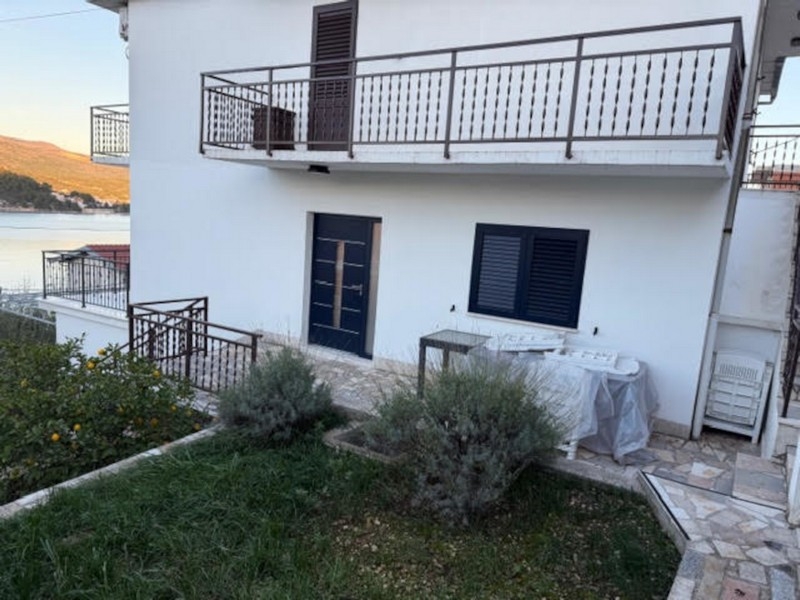 Entrance area of ​​property A3822 in Marina in Croatia.