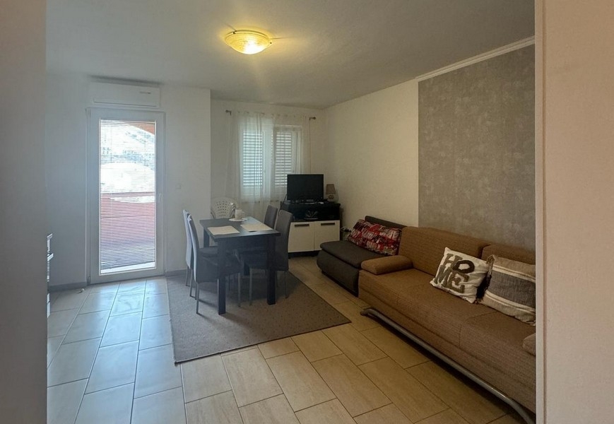 Bright living area with access to the balcony