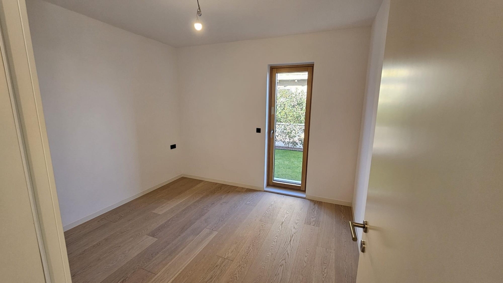 Bedroom with access to the outside area