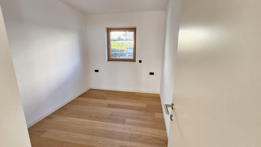 Smaller room with a window