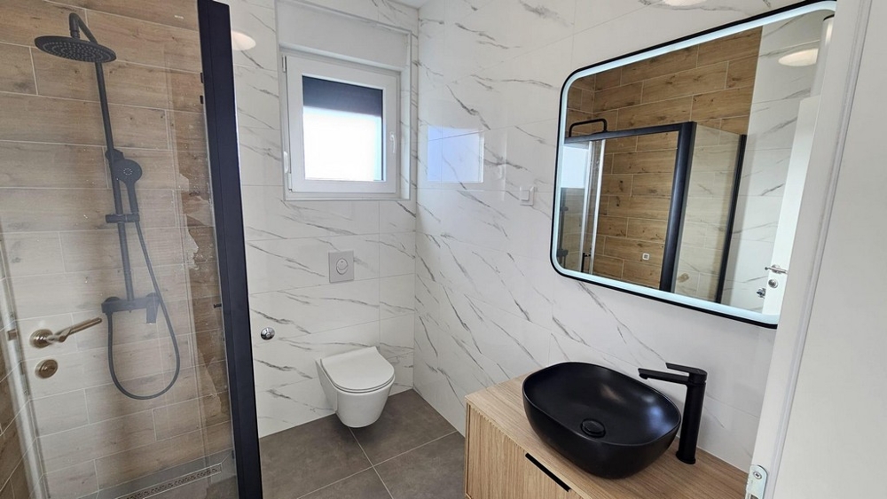 Modern bathroom with shower in Novi Vinodolski