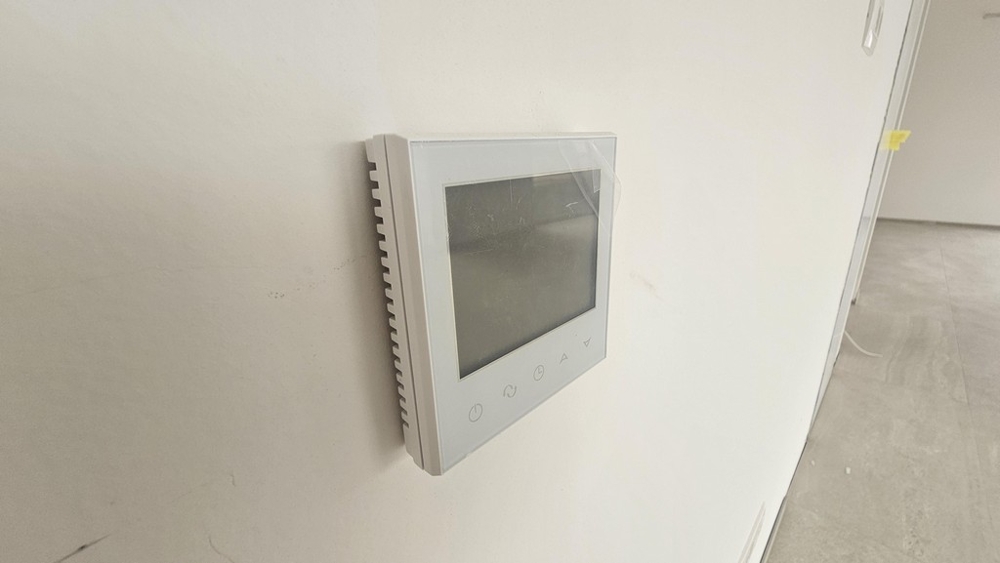 Digital thermostat for underfloor heating