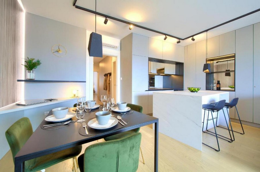 Open floor plan dining area and kitchen