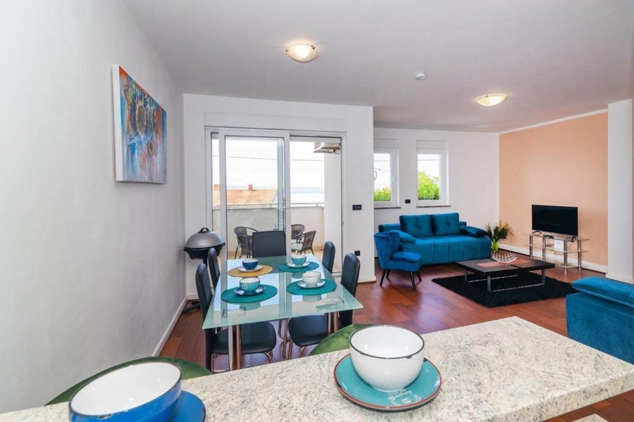 View from the dining area to the terrace and the sea - property A3840.