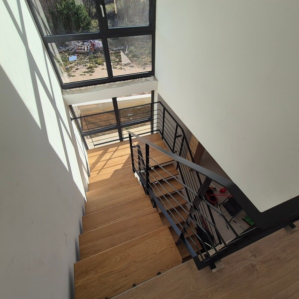 Staircase with gallery and daylight