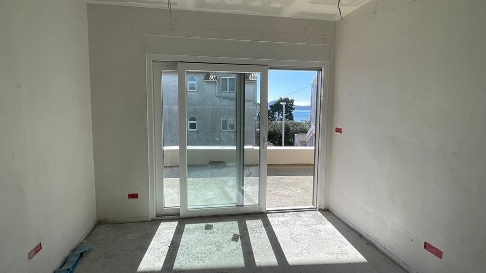 Living room with sliding door to the terrace