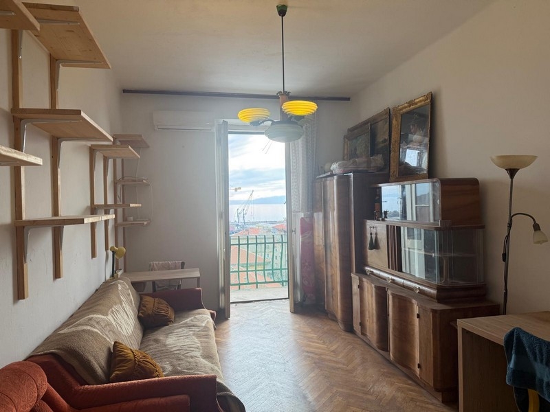 Living room with balcony and sea view