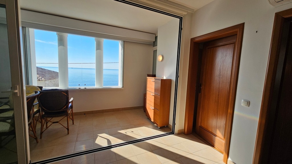 Apartment Novigrad loggia with sea view and columns