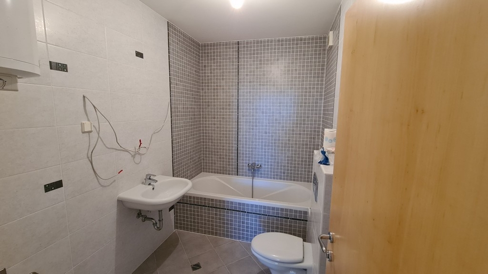 The bathroom of apartment A3868 in Novigrad, Istria.