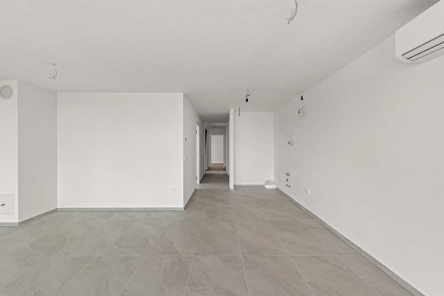 Hallway and access to the bedrooms New building Novigrad