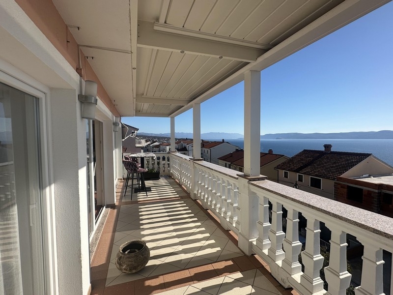Covered balcony with sea views in Crikvenica
