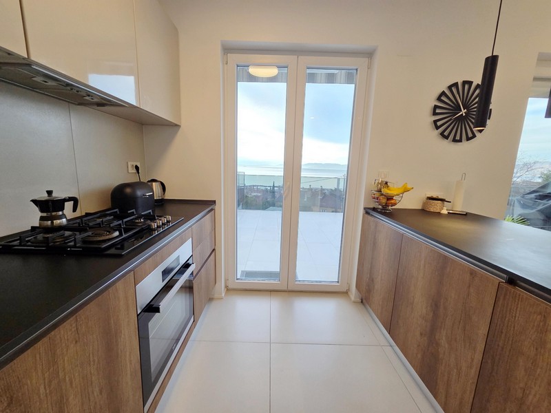 Kitchen units with gas hob and door to the terrace
