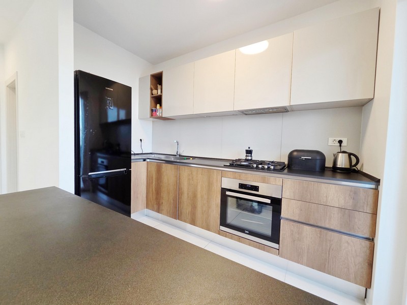 Kitchen units with oven, gas hob and wall cabinets