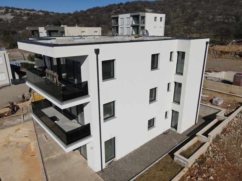 Newly built apartment building with sea views in Smokvica Krmpotska near Novi Vinodolski