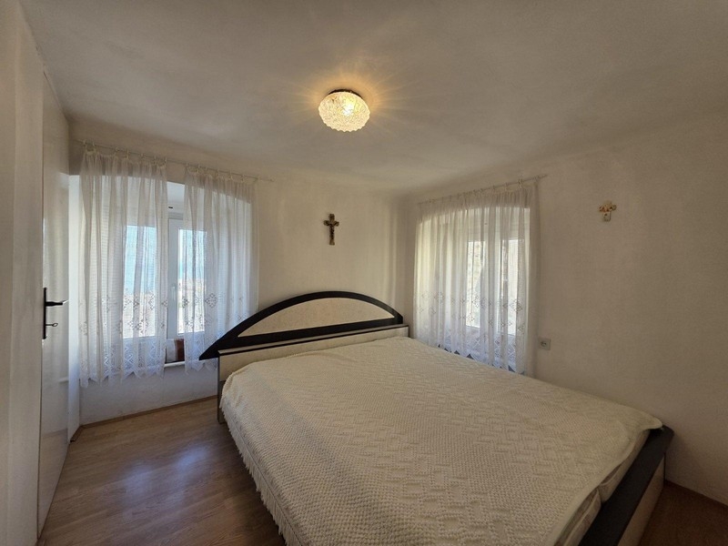 Bedroom with double bed in apartment