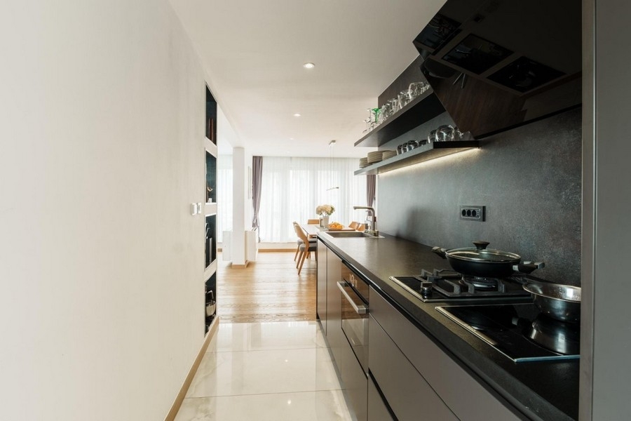 Kitchen with fitted kitchen