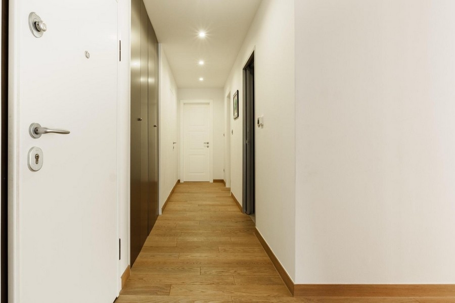 Hallway with built-in wardrobes Apartment Split